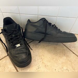 Men's Nike Air Force 1 sneakers. Black size US 10. Low top shoes